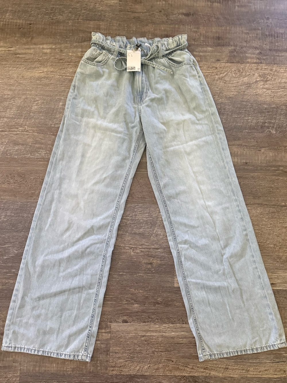 H&M Paper-Bag Jeans with Belt – Size 2